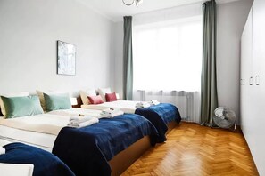 City-Apartment | 4 Schlafzimmer, Schreibtisch, laptopgeeigneter Arbeitsplatz