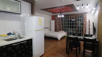1 Schlafzimmer, individuell dekoriert, individuell eingerichtet