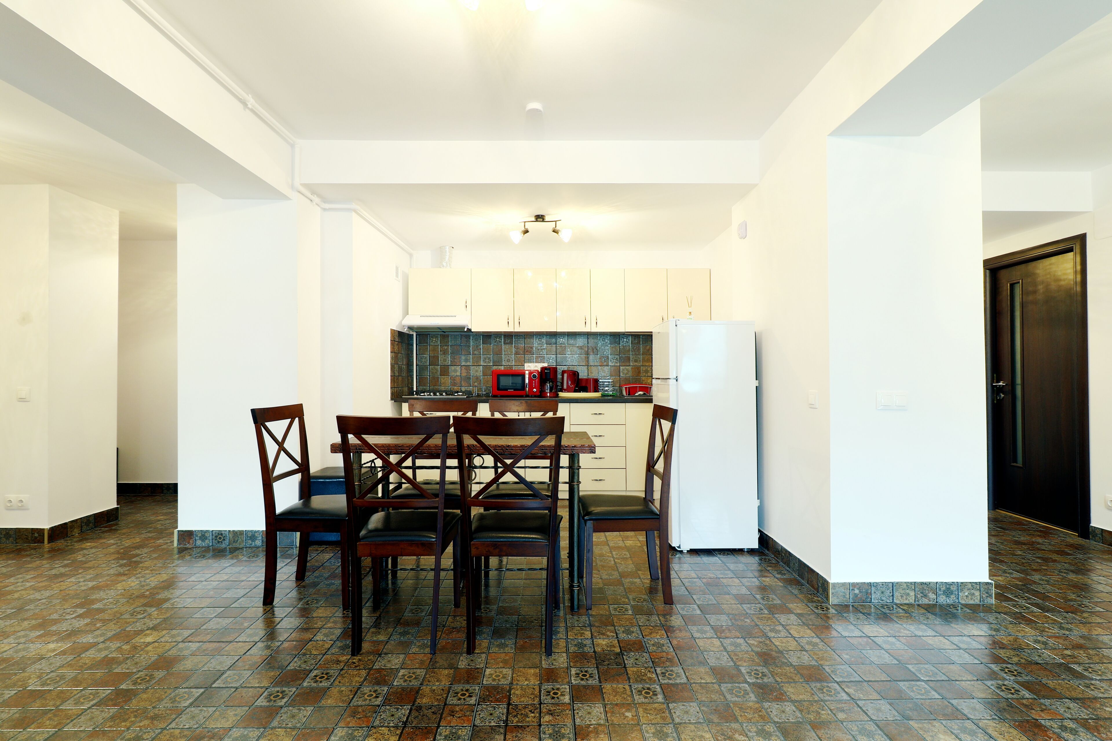 Deluxe Apartment | Private kitchen | Full-sized fridge, microwave, stovetop, coffee/tea maker