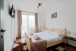 Deluxe Apartment | 3 bedrooms, soundproofing, iron/ironing board, free WiFi - Apartment Sofia (Sinaia)