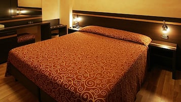 Habitación superior con 1 cama matrimonial o 2 individuales | Wifi gratis y ropa de cama