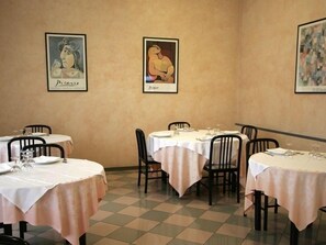 Tägliches kontinentales Frühstück gegen Gebühr