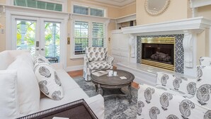 Smart TV, books - Beach Bliss: Perfect location, pool, views, steps to beach (Anna Maria)