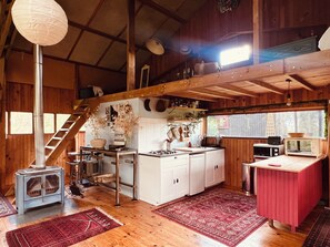 Fridge, microwave, oven, coffee/tea maker
