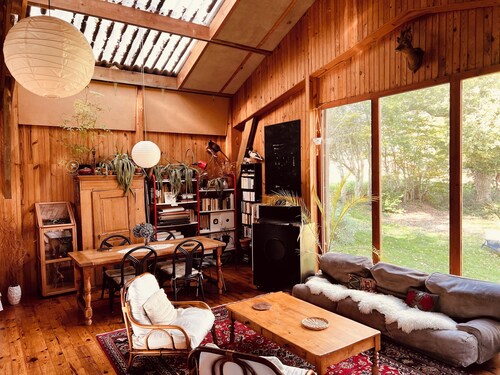 Atypical artist's cottage full nature 6km from the sea