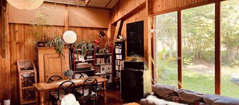 Atypical artist's cottage full nature 6km from the sea