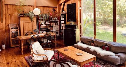 Atypical artist's cottage full nature 6km from the sea