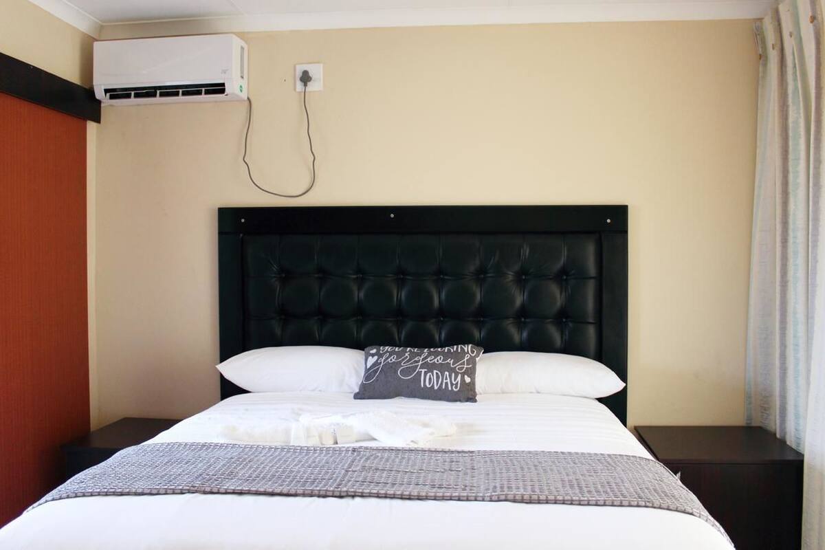 Luxury Room | Minibar, in-room safe, desk, soundproofing