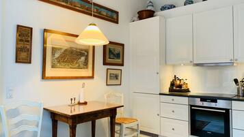 Superior Apartment | Private kitchen | Fridge, oven, dishwasher, coffee/tea maker