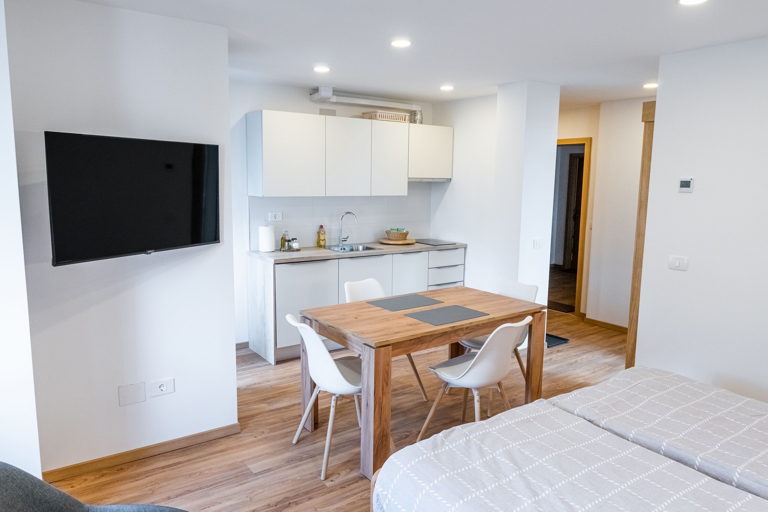 Studio, balcon, vue montagne (A4) | Cuisine privée | Réfrigérateur, plaque de cuisson, lave-vaisselle, bouilloire électrique
