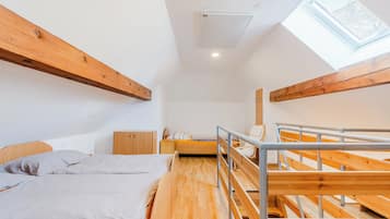 Appartement, balcon, vue montagne (A1) | Bureau, lits bébé (en supplément), Wi-Fi gratuit, draps fournis