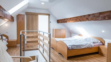 Apartemen, 2 kamar tidur, balkon, pemandangan gunung (A3) | 1 kamar tidur, meja kerja, Wi-Fi gratis, dan seprai linen