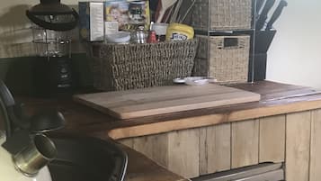 Cabin dành cho gia đình, 1 phòng ngủ, quang cảnh sông | Bếp riêng | Dụng cụ nấu nướng/bát dĩa/dao nĩa