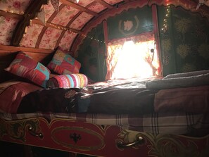 Family Cabin, 1 Bedroom, River View | Bed sheets - Stud Farm (Lymington)