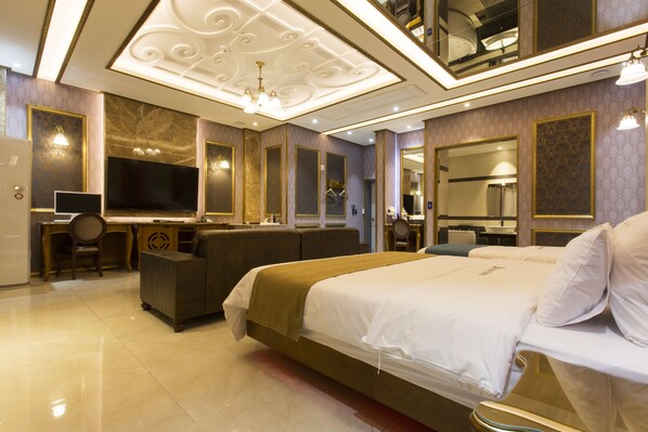 Luxury Double or Twin Room, 2 Bedrooms, Non Smoking | Individually decorated, individually furnished, desk, blackout drapes - MYEONPUM DRIVE IN HOTEL (Jeongeup)