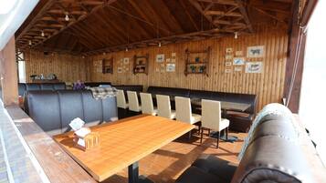 Frukost enligt egen beställning varje dag (RUB 350 per person)