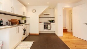 One-Bedroom Apartment | Private kitchen - Fabulous East Finchley 2 apartments (London)
