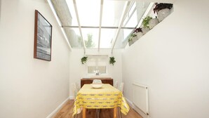 One-Bedroom Apartment | Living area - Fabulous East Finchley 2 apartments (London)