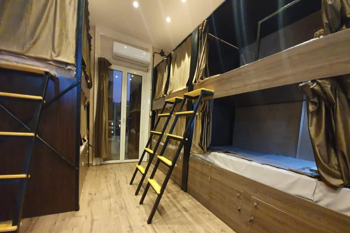 Bed in Shared Dormitory, Mixed Dorm (Restricted to Non-Egyptian and Non-Arab Guests Only) | Rideaux occultants, chambres insonorisées, Wi-Fi gratuit, draps fournis