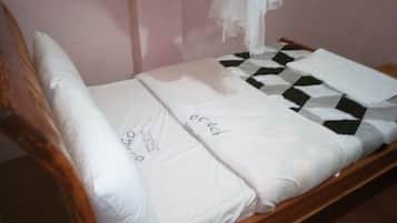 Standard Double Room | Desk, bed sheets