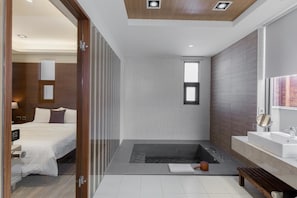 Double Room (102) | Bathroom | Free toiletries, hair dryer, slippers, towels - Ai Mei Homestay (Huxi)