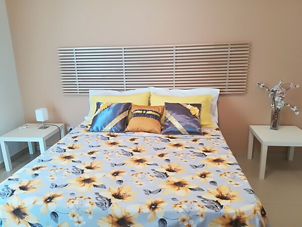 Deluxe Double Room (Mandorla) | Iron/ironing board, free cribs/infant beds, free WiFi, bed sheets - Casa del Nonno (Castrofilippo)