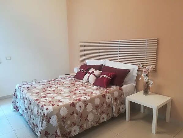 Deluxe Double Room (Mandorla) | Iron/ironing board, free cribs/infant beds, free WiFi, bed sheets