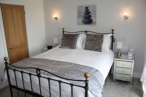 3 bedrooms, iron/ironing board, travel crib, free WiFi