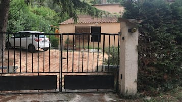 Enceinte de lâhĂ©bergement