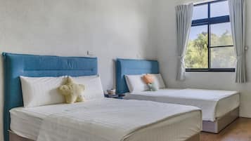 Habitación cuádruple Confort | Cortinas opacas y wifi gratis