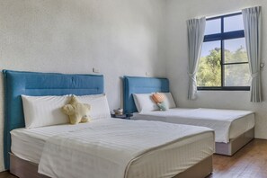 Comfort Quadruple Room | Blackout drapes, free WiFi