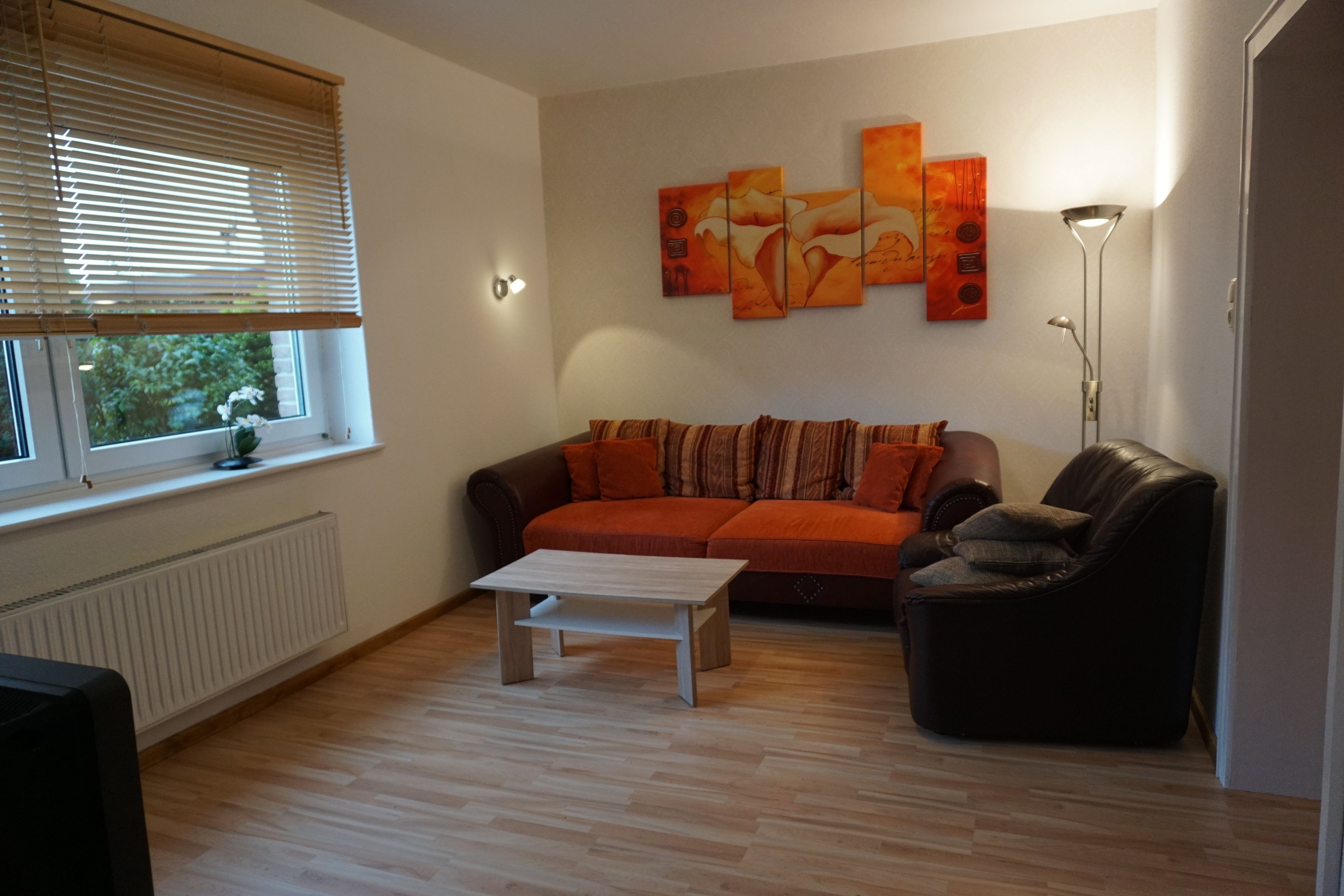 Apartment, Erdgeschoss | Wohnbereich | 40-Zoll-Flachbildfernseher mit Satellitenempfang, Fernseher