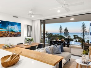 Departamento, 3 habitaciones, vista al océano | Área de sala de estar | Televisión de pantalla plana 