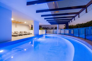 Outdoor pool, a heated pool, open 7:30 AM to 9:00 PM, pool loungers - Allure Mooloolaba (Mooloolaba)