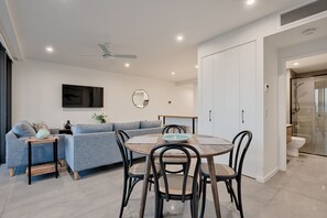 2 Bedroom Deluxe Patio | Dining room
