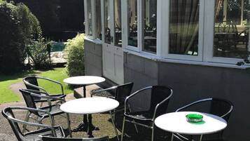 Cabin, Shared Bathroom, Garden View (Villa 7) | Restaurant