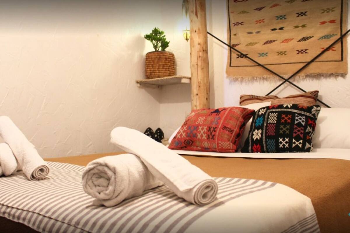 Free WiFi, bed sheets