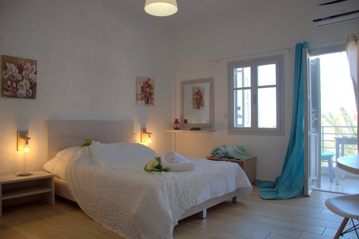 Deluxe Double Room, Sea View | Free WiFi, bed sheets