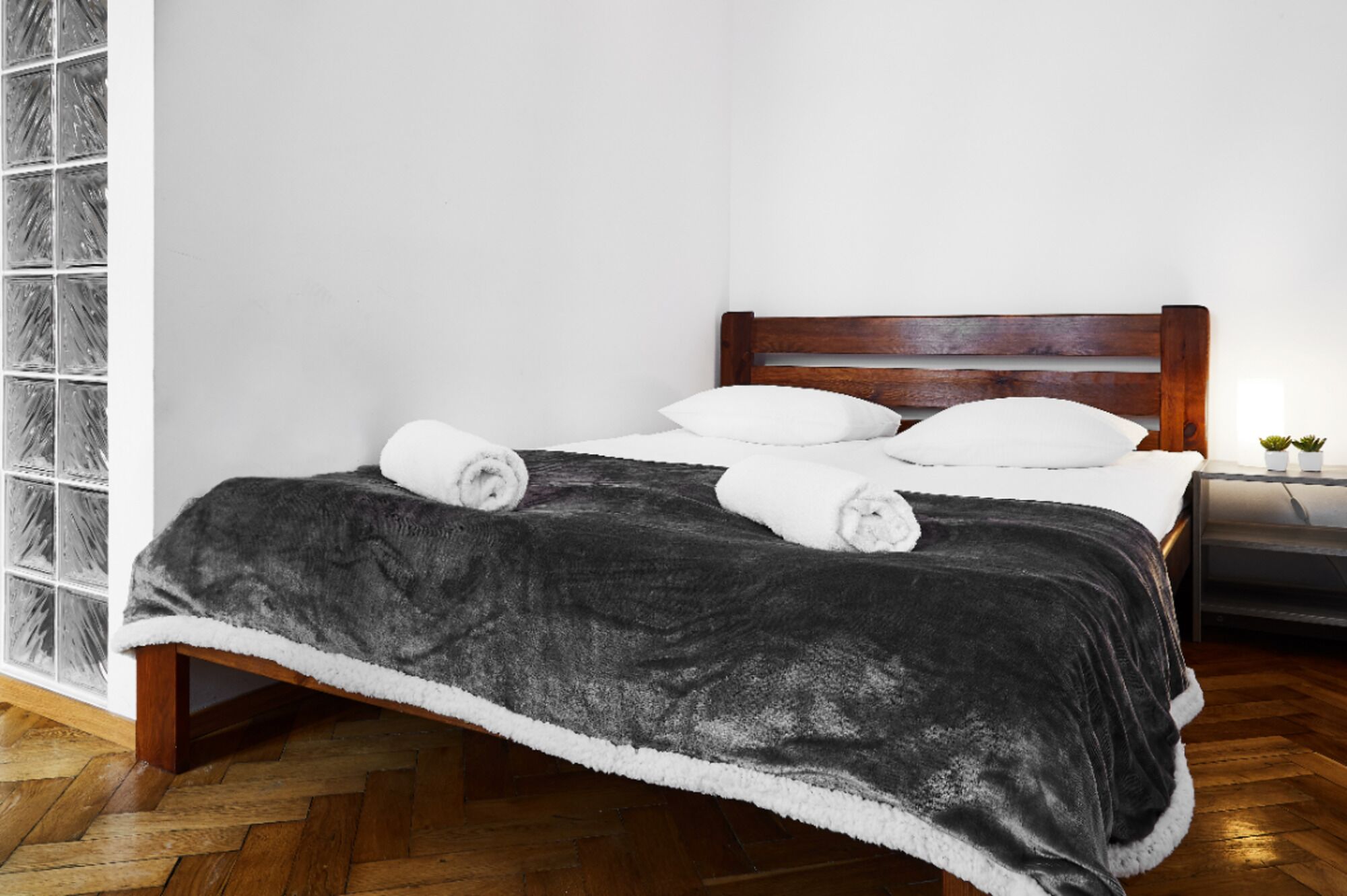 Appartamento (8) | Una scrivania, postazione laptop, ferro/asse da stiro, Wi-Fi gratuito