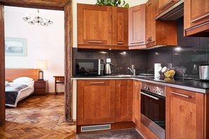 Traditional Apartment, 4 Bedrooms | Private kitchenette - Prestige location - Pijarska street (Kraków)