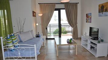 Apartment, 1 Bedroom, Sea View | Living area