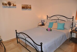 Apartment, 3 Schlafzimmer, Meerblick | Schallisolierte Zimmer, Bügeleisen/Bügelbrett, kostenloses WLAN