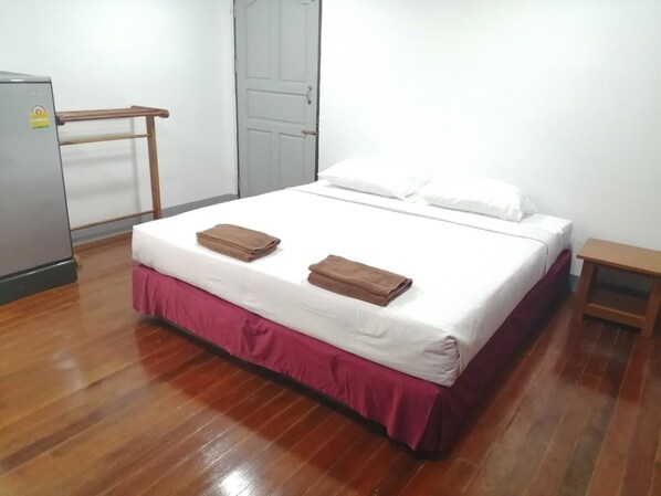 Double or Twin Room | Bed sheets - Jansom Beach Resort Ranong (Ranong)