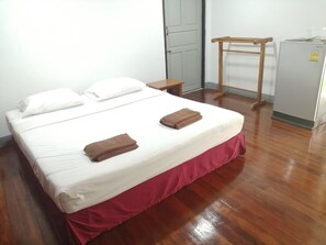 Double or Twin Room | Bed sheets - Jansom Beach Resort Ranong (Ranong)