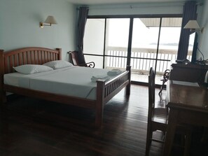 Double or Twin Room | Bed sheets - Jansom Beach Resort Ranong (Ranong)