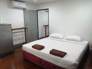 Double or Twin Room | Bed sheets - Jansom Beach Resort Ranong (Ranong)