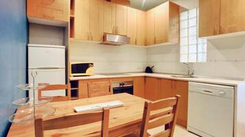 Fridge, microwave, oven, dishwasher