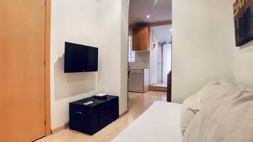 3 bedrooms, internet, bed sheets