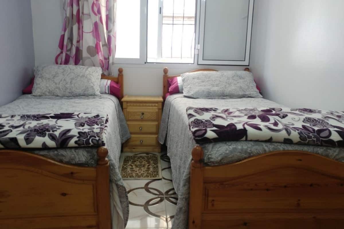 Standard Twin Room | Dihias secara berasingan, dilengkapkan perabot secara berasingan