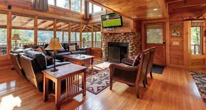 Luxurious cabin with Hot Tub & incredible views